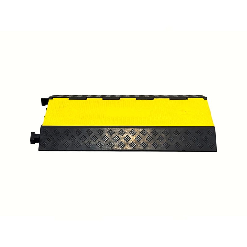 Đế cao su gia cố Khả năng chịu tải cao Vỏ nhựa PVC Bộ bảo vệ cáp hạng nặng 3 kênh
