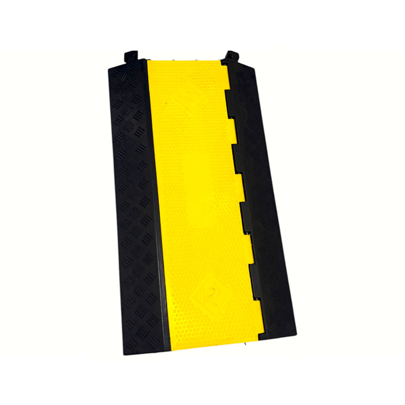 Đế cao su gia cố Khả năng chịu tải cao Vỏ nhựa PVC Bộ bảo vệ cáp hạng nặng 3 kênh