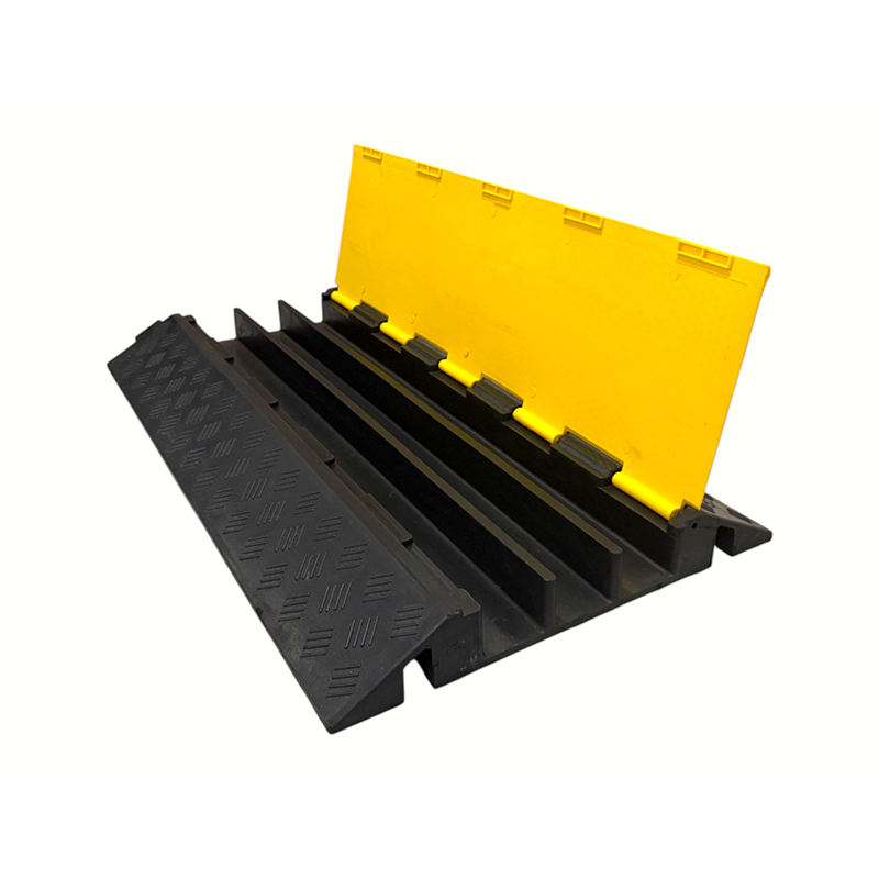 Đế cao su gia cố Khả năng chịu tải cao Vỏ nhựa PVC Bộ bảo vệ cáp hạng nặng 3 kênh