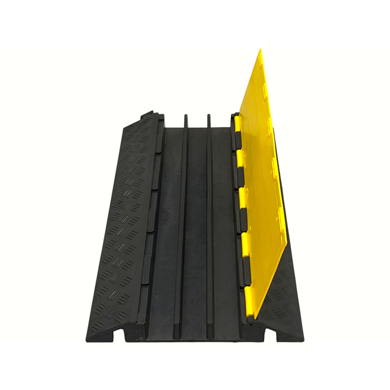 Đế cao su gia cố Khả năng chịu tải cao Vỏ nhựa PVC Bộ bảo vệ cáp hạng nặng 3 kênh