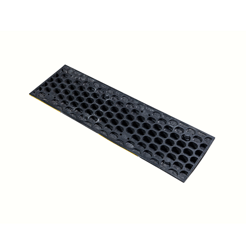 Bump tốc độ cao su được mở rộng và gia cố bằng liên kết đôi