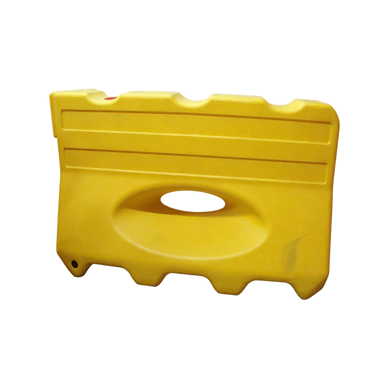 Rào chắn giao thông bằng nhựa chứa đầy nước lồng vào nhau để đảm bảo an toàn đường bộ